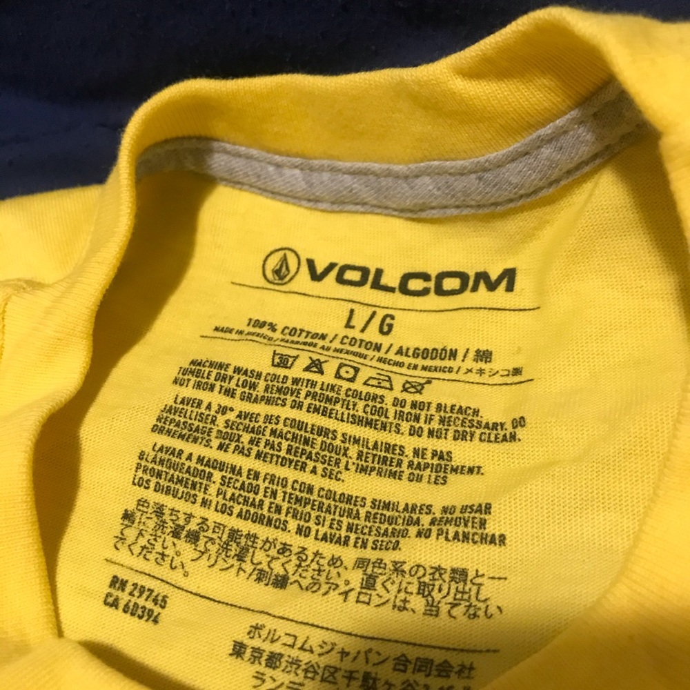 Yellow Volcom t-shirt ๐ - Picture 3 of 4